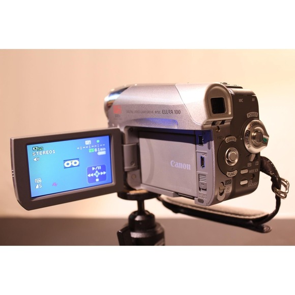 Canon Elura 100 Digital Video Camcorder 20X (800x Digital Zoom) (H) - Picture 10 of 13